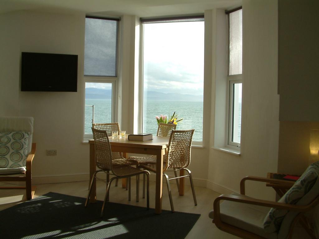 Marine Terrace Apartments Criccieth Kültér fotó